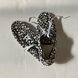 Floral tennie-shoes
